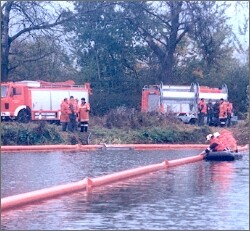 Ro·bach ôlsperre R200 Einsatz Feuerwehr boot